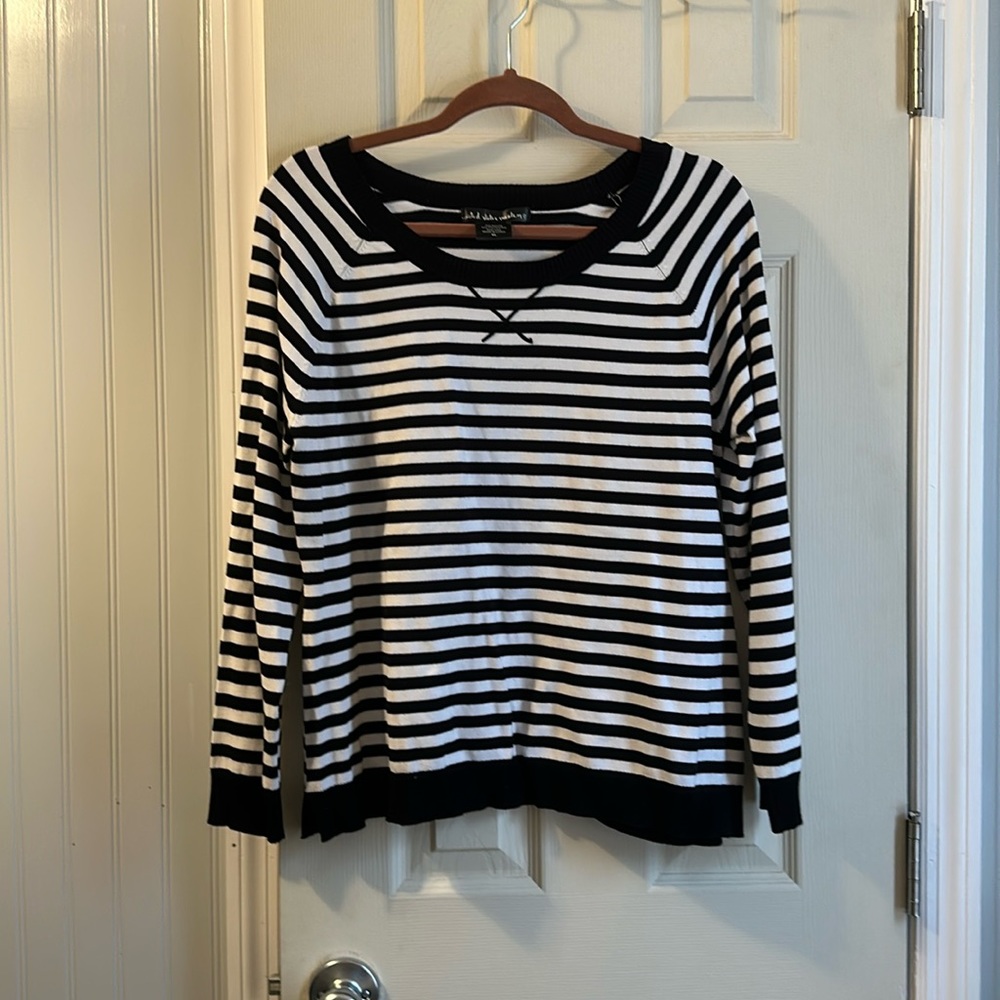 ⭐️buy 2 get 1 free⭐️ EUC United States Sweaters Striped Sz XL. Black/white